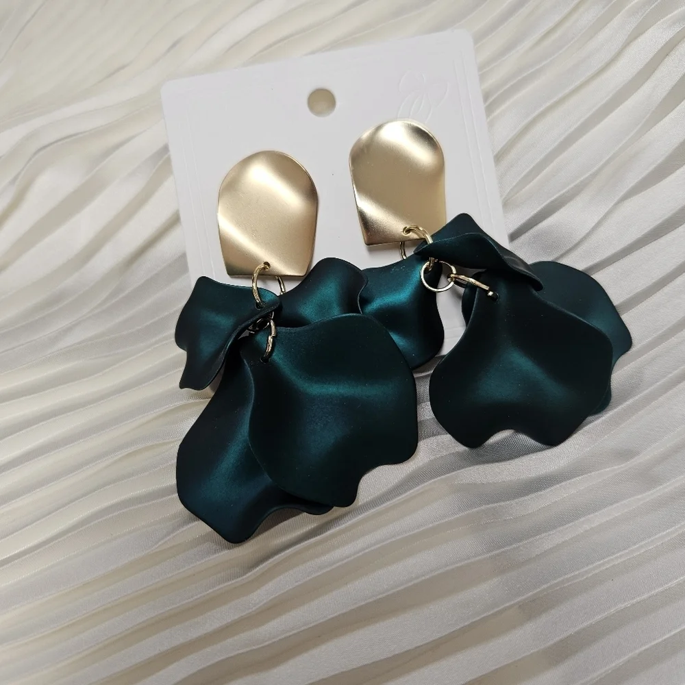 NEW Gold & Green Petal Dangle Earrings